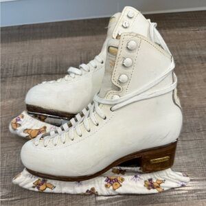 Risport figure skates